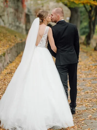 beautiful-couple-posing-their-wedding-day copy